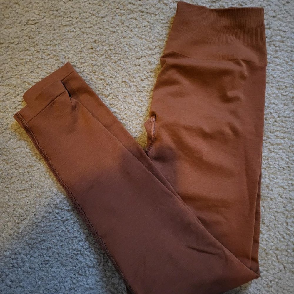 Alphalete High-Waist Leggings in Rust Brown